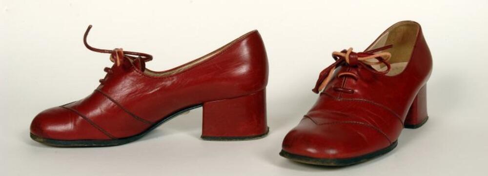 Veterschoenen in rood leer