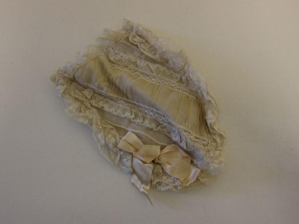 Reticule in ecrukleurige batist en kant