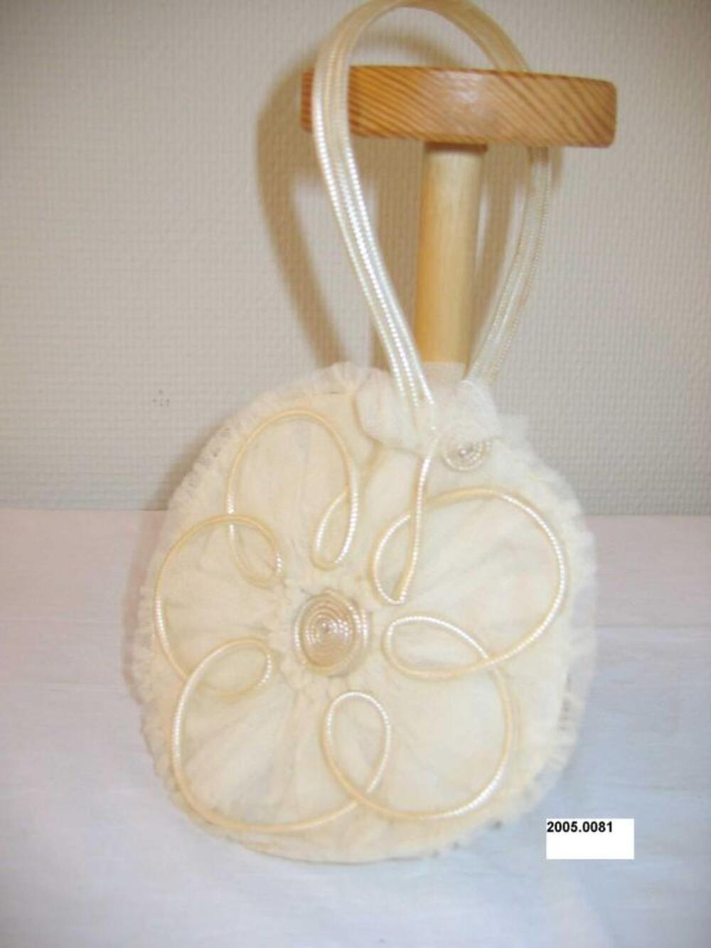 Ronde communietas in witte tule