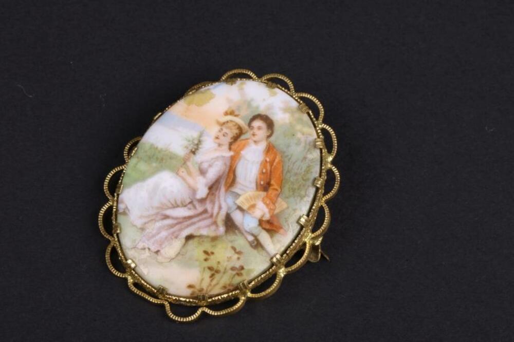 Broche in de vorm van een medaillon