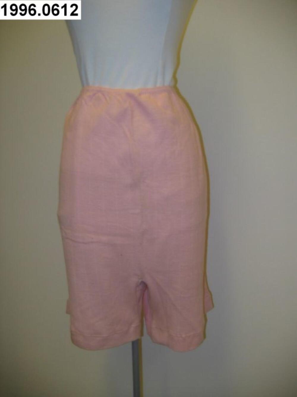 Onderbroek met pijpen in roze machinale tricot met pijpen