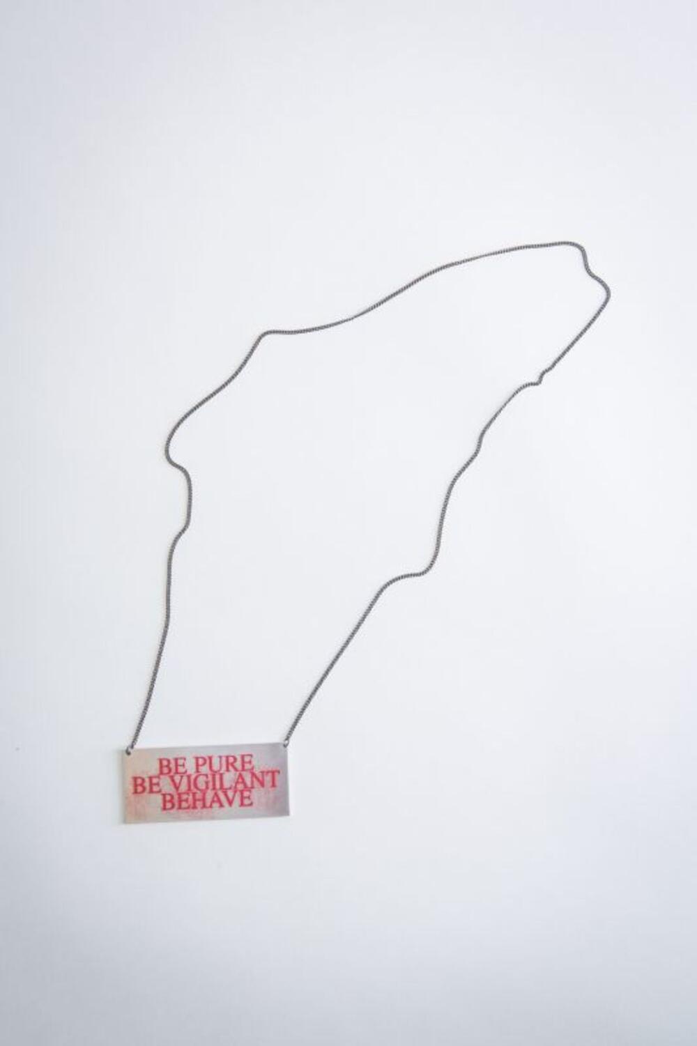 Halssnoer met hanger en bedrukking 'be pure be vigilant behave'