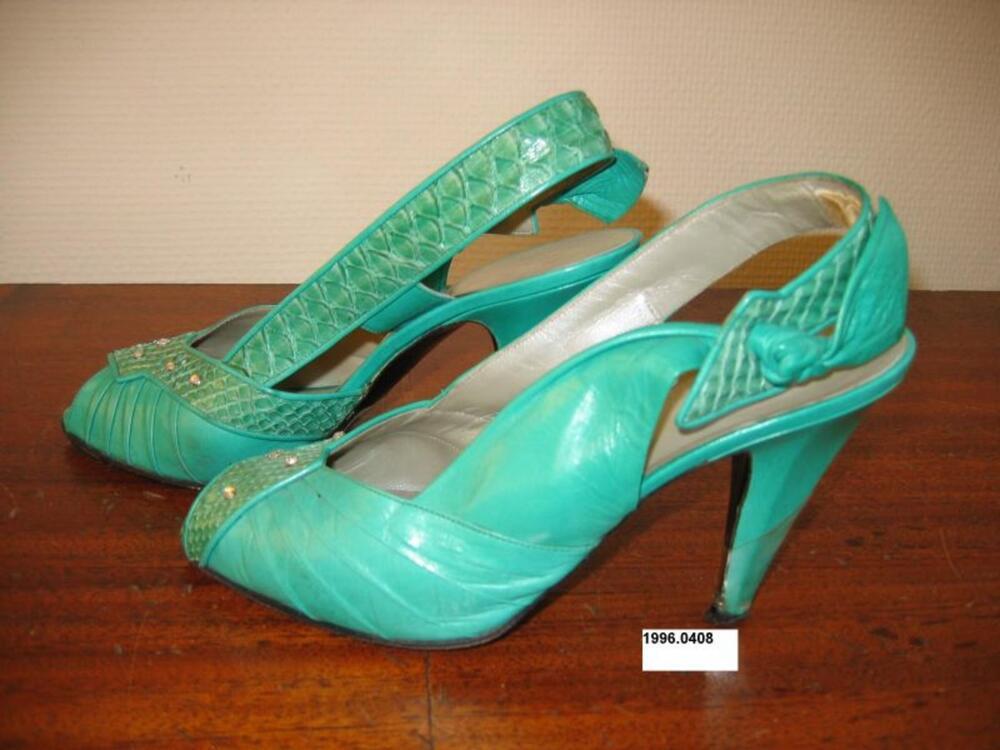 Pumps in turkoois groen leer versierd met groen slangenleer
