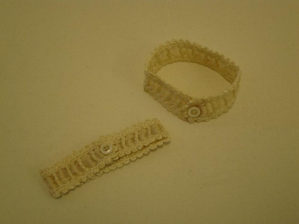 Paar kousenbanden in beige, gehaakt katoen