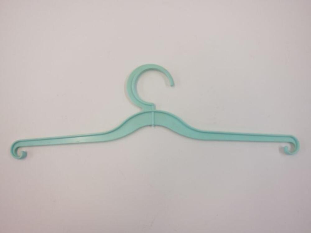 Kleerhanger in watergroene plastic