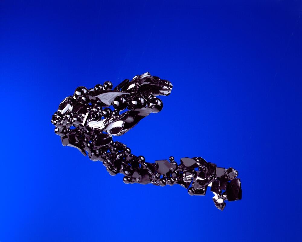 Smashing black