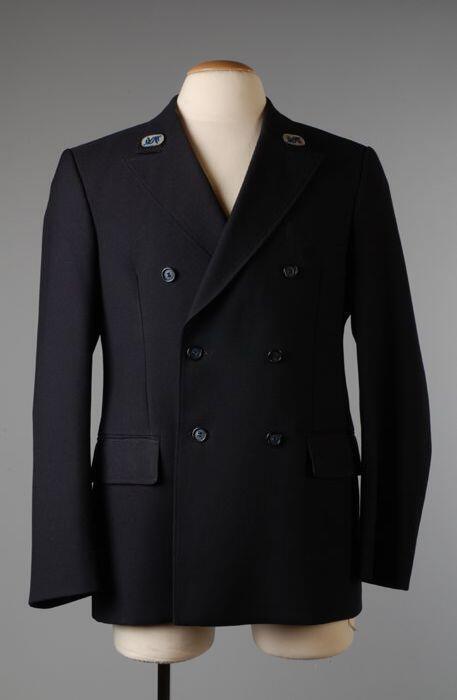 Uniformjas, donkerblauw colbert met dubbele rij knopen, geborduurde emblemen in zilveren blauw op…