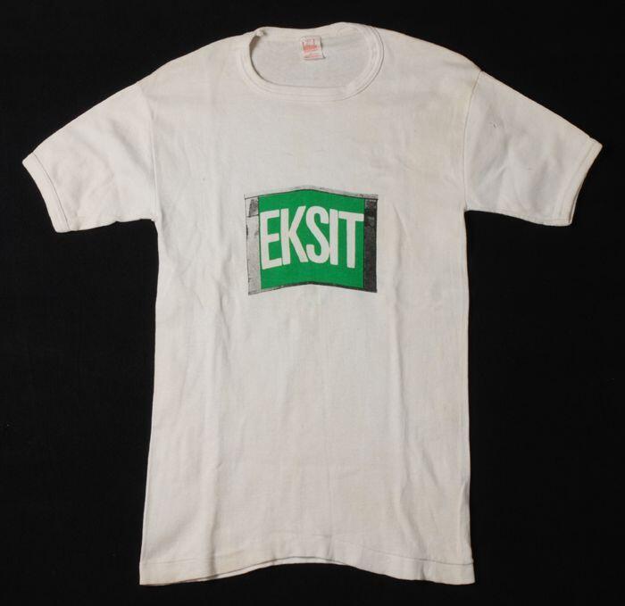 T-shirt van wit katoen met op de voorzijde een print in groen en zwart, "EKSIT"