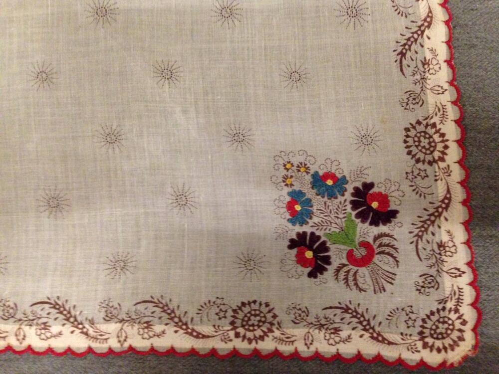 Halsdoek (vrouw) wit katoen bedrukt met randpatroon, hoekmotief en sterretjes, hoekmotief…