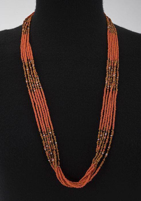 Damesketting met oranje en bruine kraaltjes