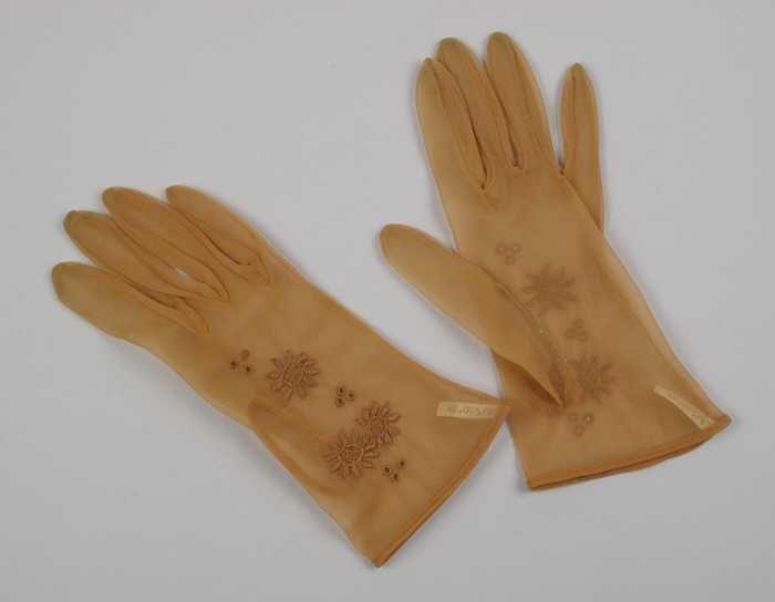 Paar korte dameshandschoenen van cognac-kleurig synthetisch tricot met borduursel