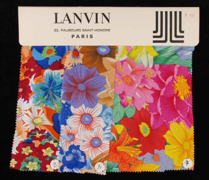 Stofstalenblad met één grote en twee kleinere stalen in veelkleurig bloemdessin, "Lanvin Paris"