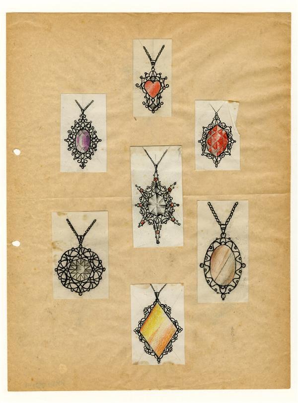 Op dun papier geplakte ontwerptekeningen van 6 hartvormige hangers, 3 ovale hangers, 1 ronde hanger…