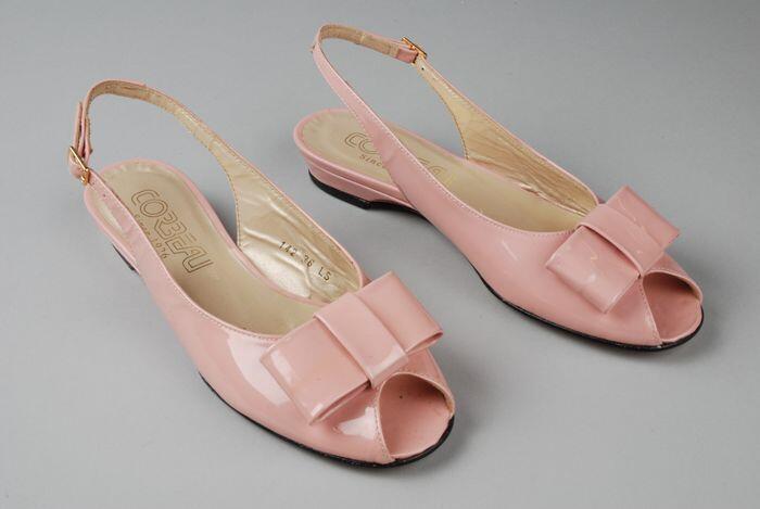 Paar damesschoenen, roze, lage hak, slingback, "Corbeau"