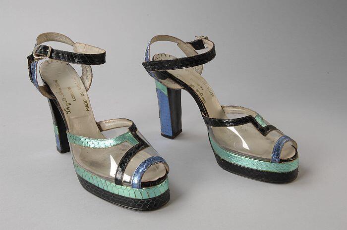 Bandschoen in groen, blauw en zwart, met slangenleerprint, en transparant plastic