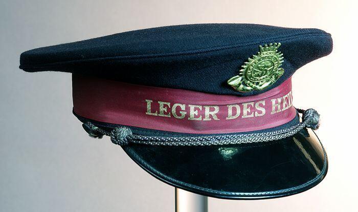 Platte uniformpet van zwart laken "LEGER DES HEILS"