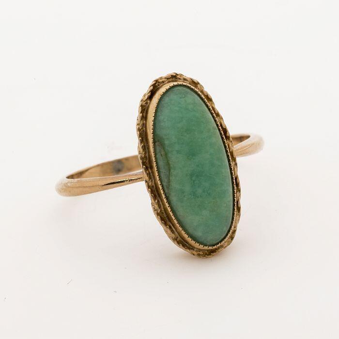 Gouden ring met ovalen smaragd