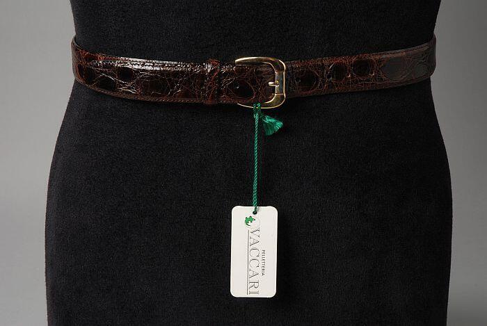 Bruine krokodillenleren riem met goudkleurige gesp