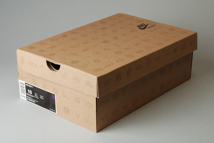 Bruine, kartonnen schoenendoos met "Nike / Sportswear"