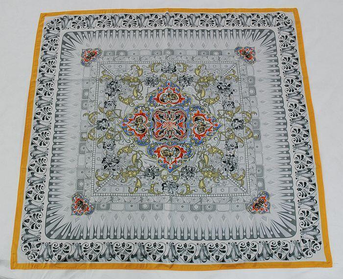 Doek, print met Arabische motieven en gezichten