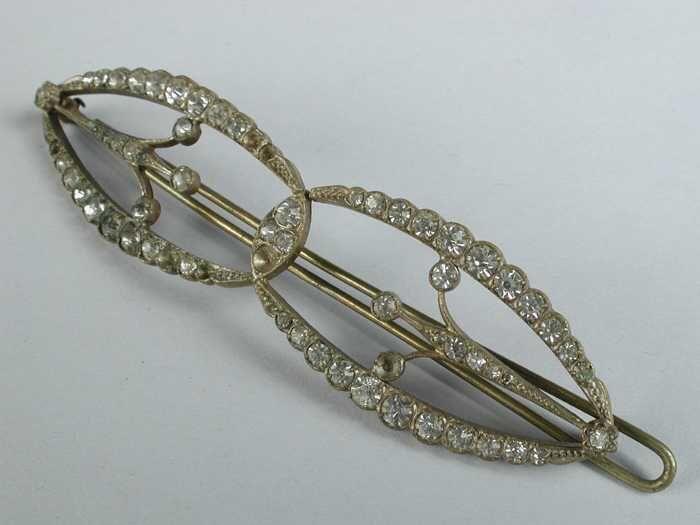 haarschuif, twee ovale metalen ringen ingelegd met strass, met metalen clip