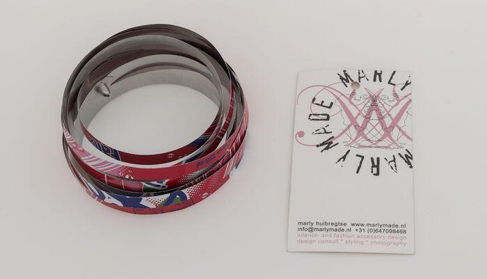 Armband van ringen van gesneden reepjes frisdrankblikjes