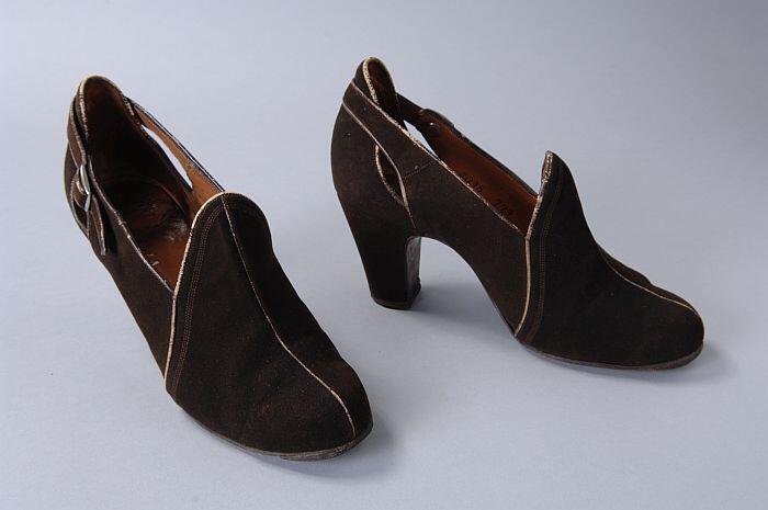 Bruine suède hakschoenen met hoge cubahak, leren biezen