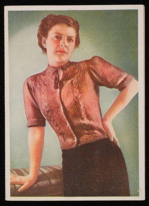 Breipatroon voor een wollen blouse met kanten inzet