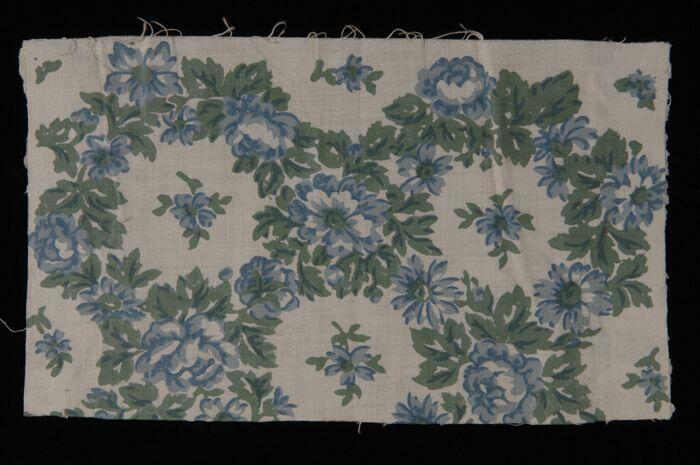 Stofstaal, katoen met bloemdessin in groen en blauw, Kralingse katoenaatschappij, "2810"