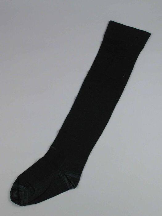 Paar lange zwarte kousen van fijne tricot wolmet versterkte teen en hiel