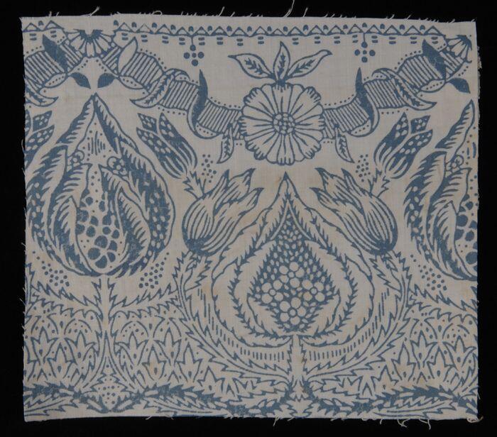 Stofstaal, katoen met dessin met bloemen en guirlandes in blauw, Kralingse katoenaatschappij, "2470"
