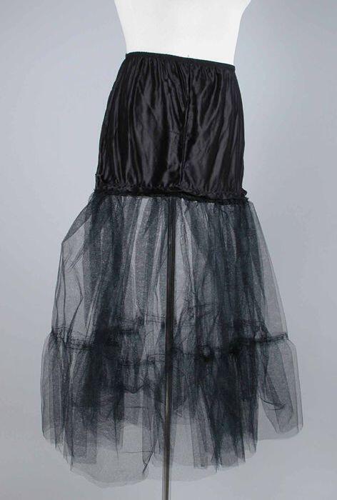 Onderrok of petticoat, heupstuk van glanzende zwarte tricot en onderzijde met stugge zwarte tule