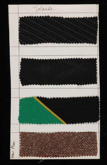 Stalenblad met vier opgeplakte stoffen van de collectie van Cargelli uit 1969