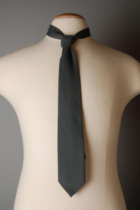 Stropdas van donkergrijze stof, uniform Nederlandse douane