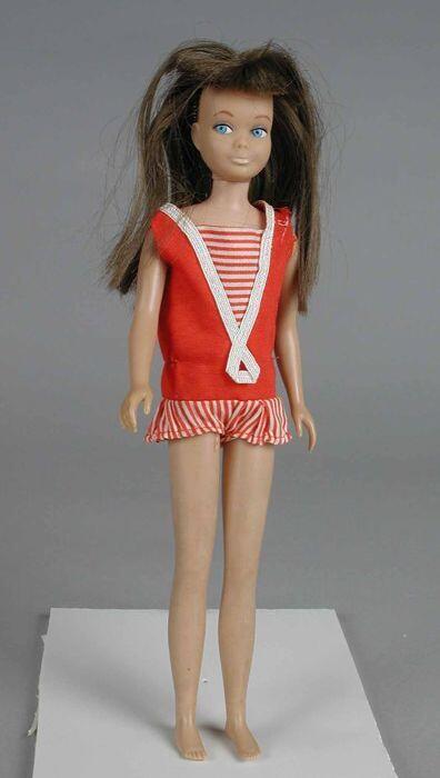 Barbiepop, "Skipper", gekleed in rood-wit strandpak in originele verpakking, "Barbie's Little…