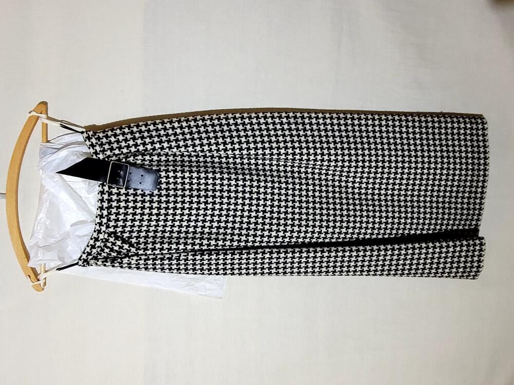 Rok, avondrok(?) van zwart/witte wol in pied-de-poule, lang, slank vallend model met smalle…