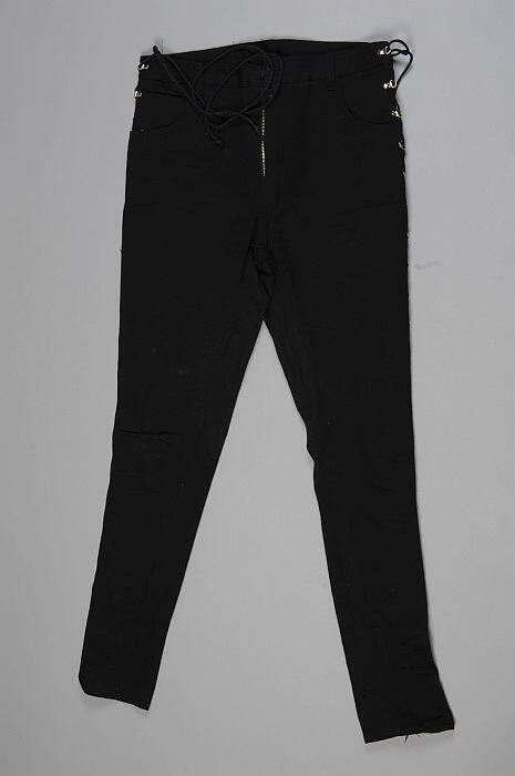Zwarte broek "Modzart" met vetersluiting langs zijkanten