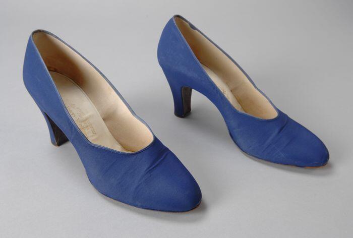 Blauwe zijde damespumps met leren zool en hak
