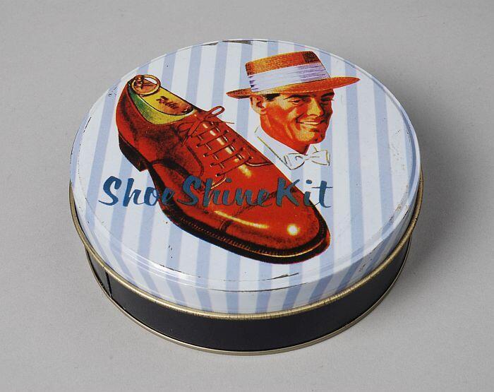 Doos met schoenpoetsmiddelen "Shoe Shine Kit"