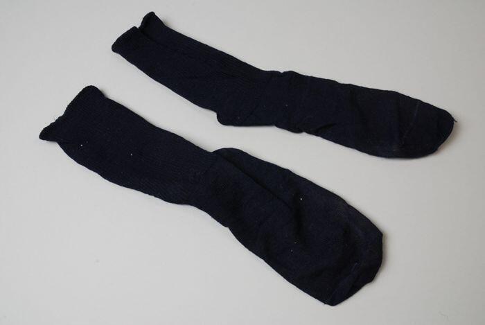 Paar donkerblauwe wollen sokken