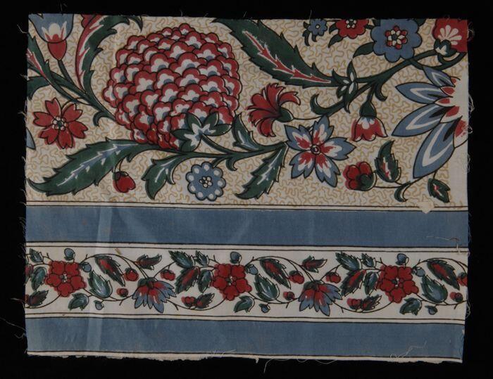 Stofstaal, katoen met dessin met bloemen en ranken in groen, rood en blauw, Kralingse…