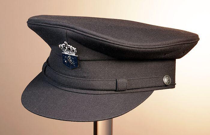 Antracietkleurige uniformpet van de Nederlandse douane