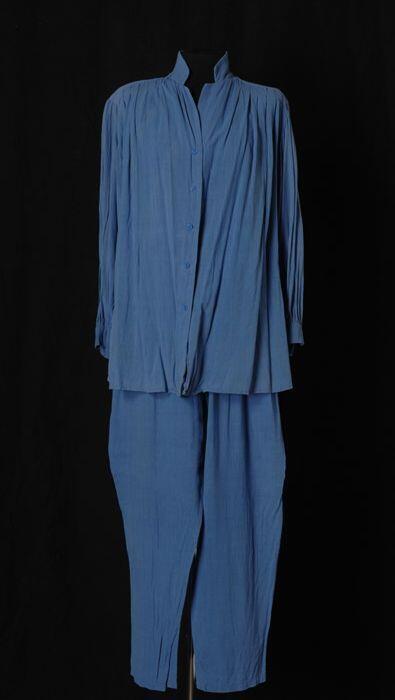 Blauw broekpak met bijpassende ceintuur