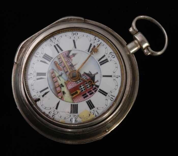 Zakhorloge met emaille wijzerplaat met havenkade-tafereel in kleur en met gouden binnenwerk en…