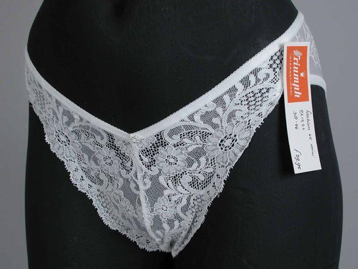 Witte minislip van elastisch materiaal, bedrukt met een bloempatroon, voorzijdevan kant, op label …