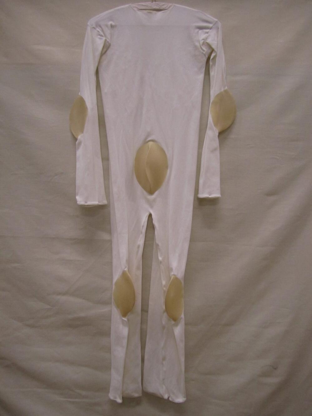 Jumpsuit (man) van wit tricot, nauwsluitend model, deels met kunststof 'verharding'