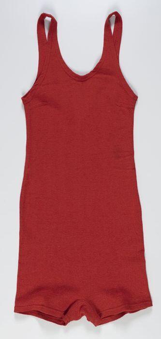 Badpak van rode wollen tricot, met korte pijpjes