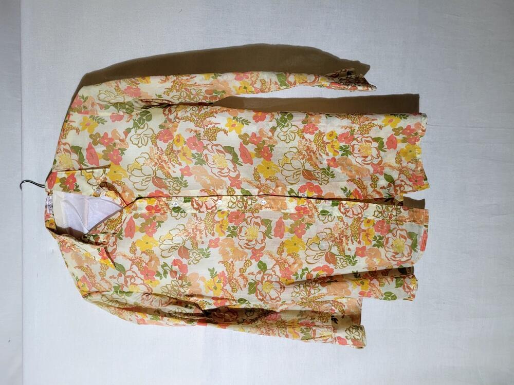 Blouse, crèmekleurig mengweefsel polyester/katoen bedrukt met bloemmotief in oranje, geel, groen,…