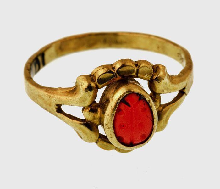 Gouden ring met lieveheersbeestje, gemerkt