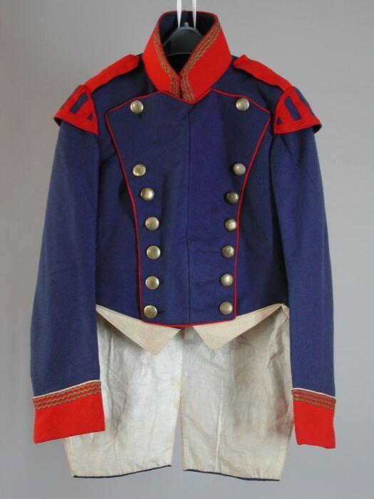 Blauwe jas met militaire versieringen voor historische optocht 1913